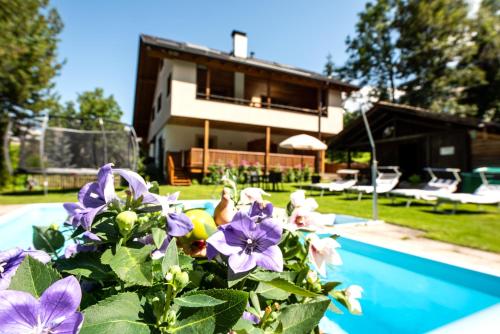 Haus Bergfrieden Seiser Alm Bahn — 4-Star Luxury Hotel in Siusi, Italy