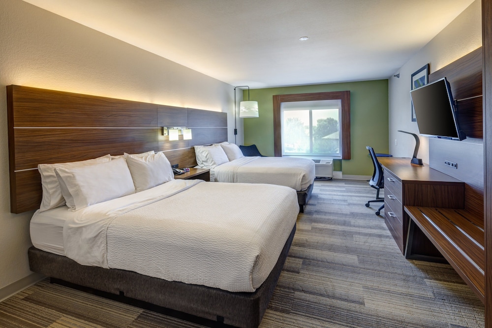 Holiday Inn Express & Suites Shelbyville Indianapolis by IHG - photo 10