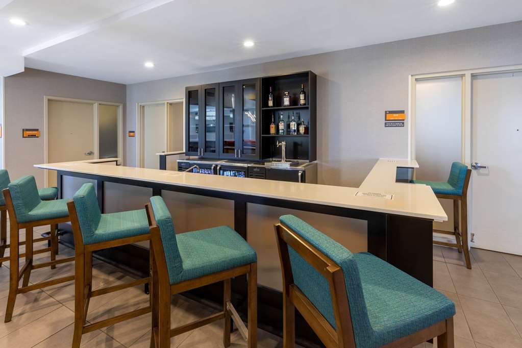 La Quinta Inn & Suites by Wyndham Tulsa Downtown Route 66 - photo 31