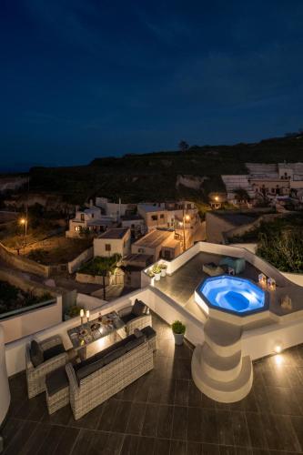 For All Seasons Mansion — 4-Star Luxury Hotel in Fira, Greece