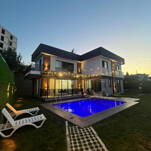 Havuzlu Villa Kartepe — 4-Star Luxury Hotel in Buyukderbent, Turkey