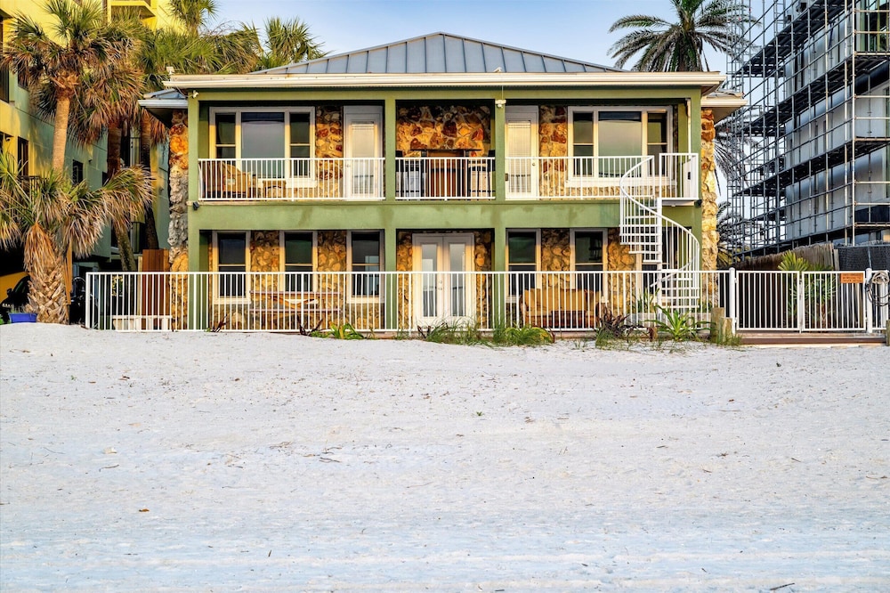 Stones Throw Beachfront Luxury Suites - photo 92