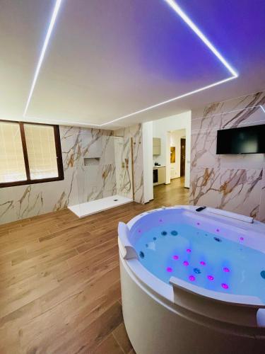 Suite169 Gold — 4-Star Luxury Hotel in Bari, Italy