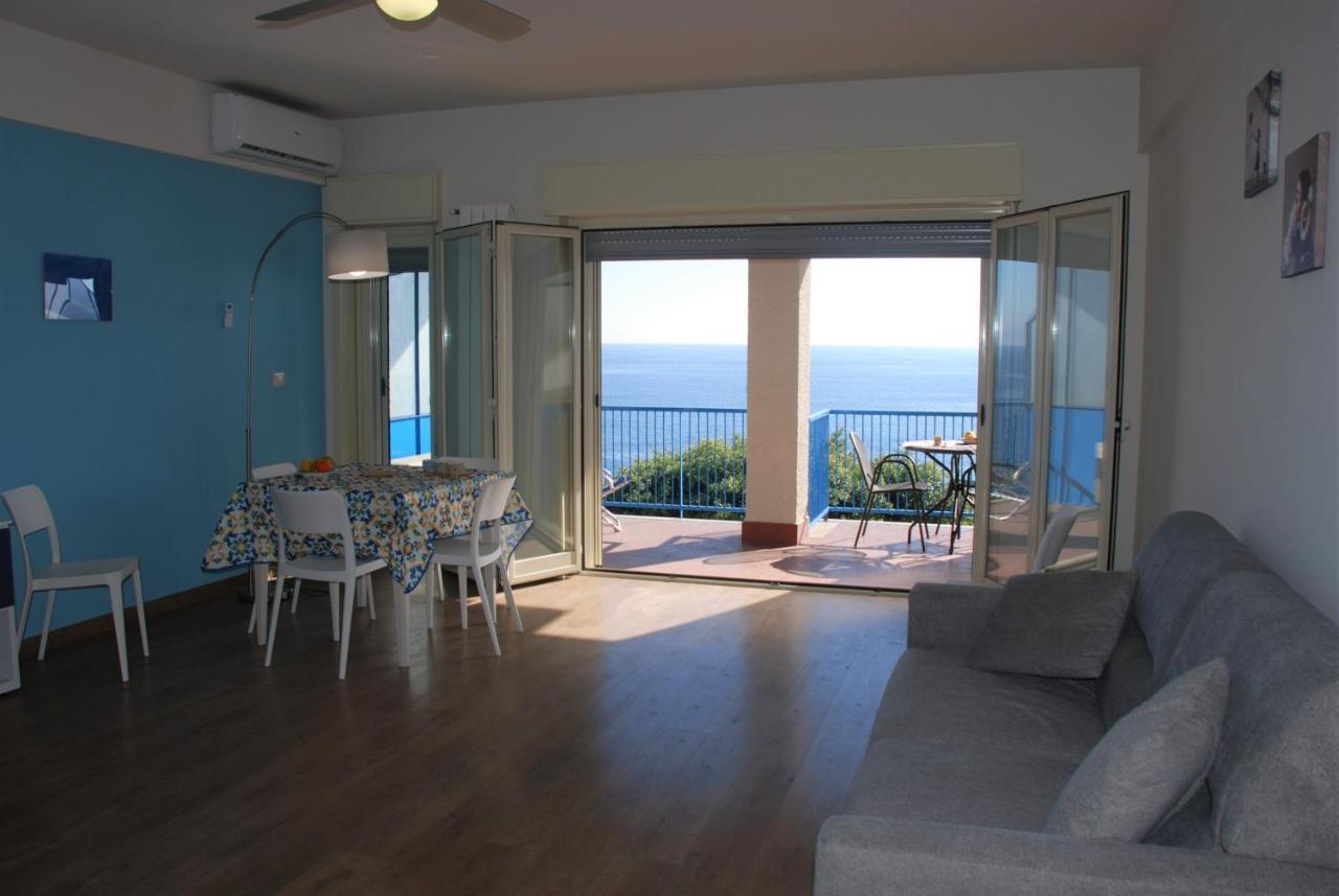 Casa Il Delfino — 4-Star Luxury Hotel in Aci Castello, Italy
