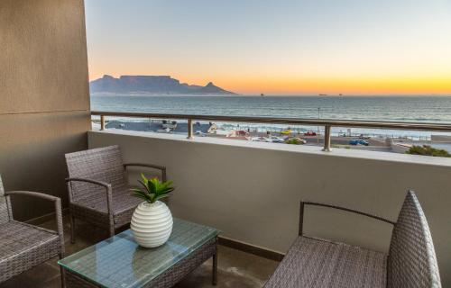 Modern Beachfront with Ocean Views Infinity G9 Blouberg Cape Town