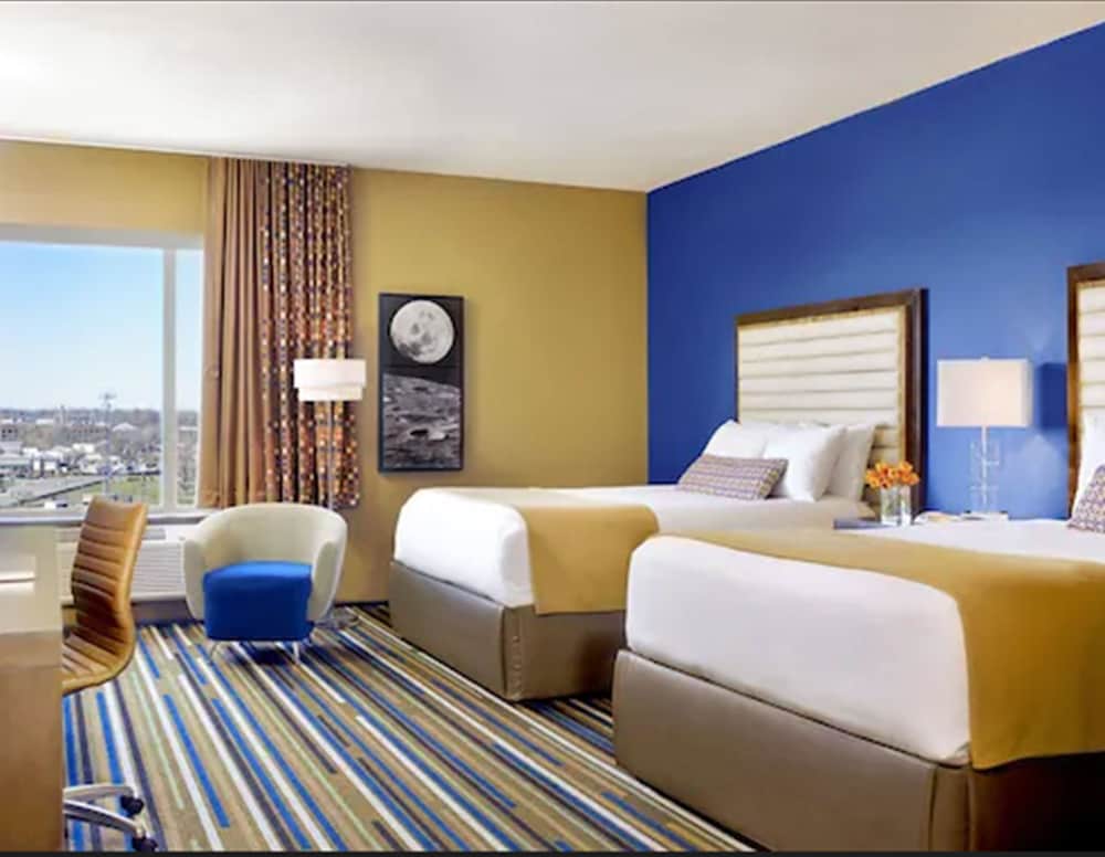 Moonrise Hotel - photo 12