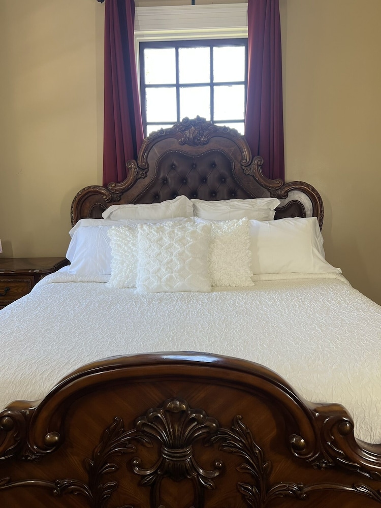 Huffman Manor Inn - photo 18