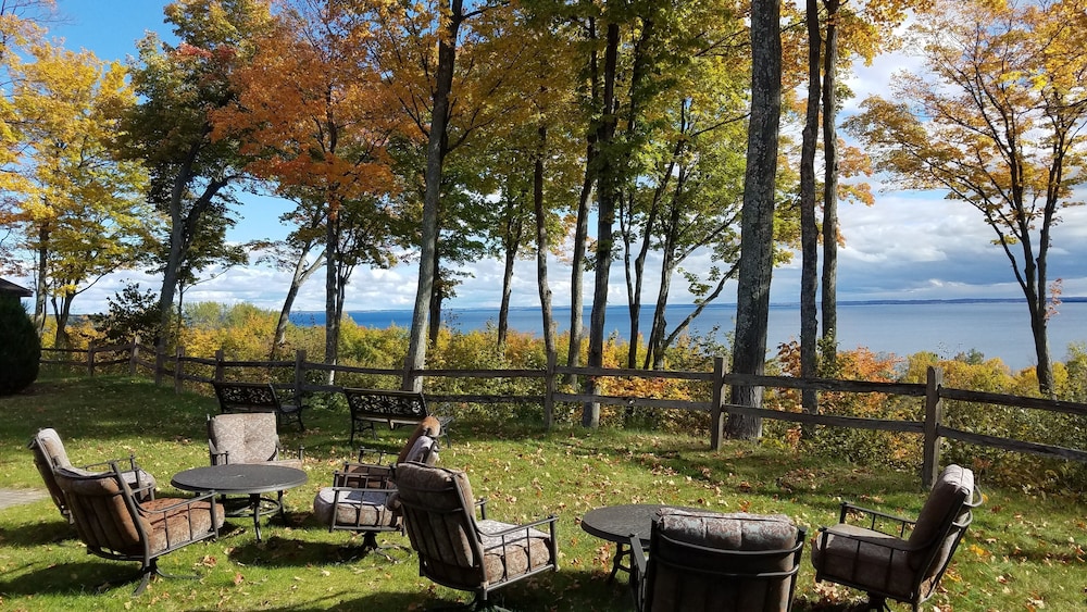 Leelanau Sands Casino & Lodge - photo 13