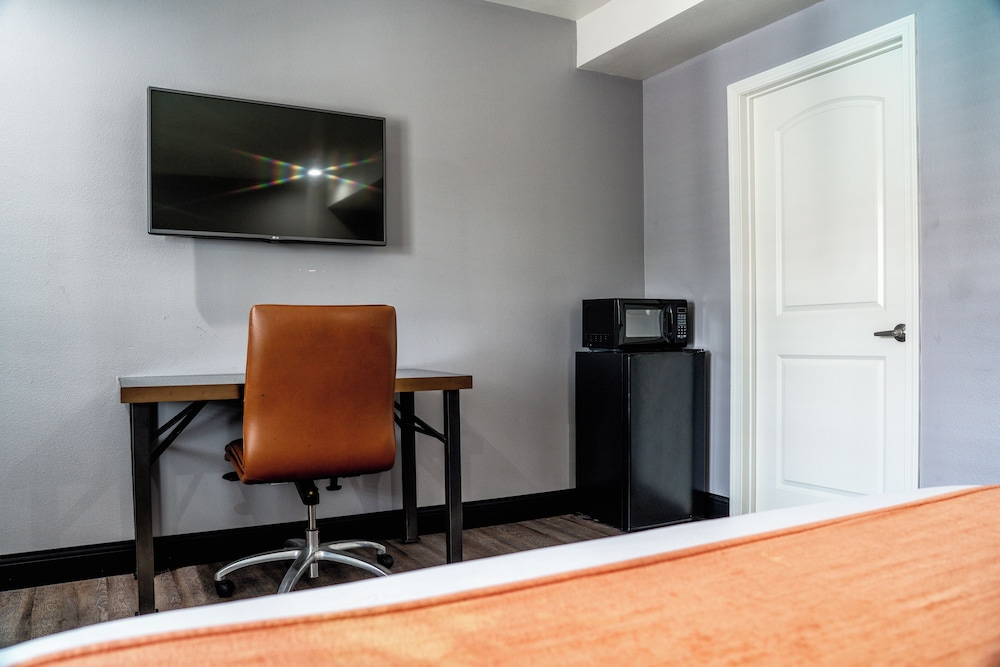 Lyfe Inn & Suites By Aga Lax Airport - photo 21