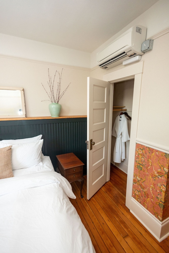 The Lyle Hotel - photo 9