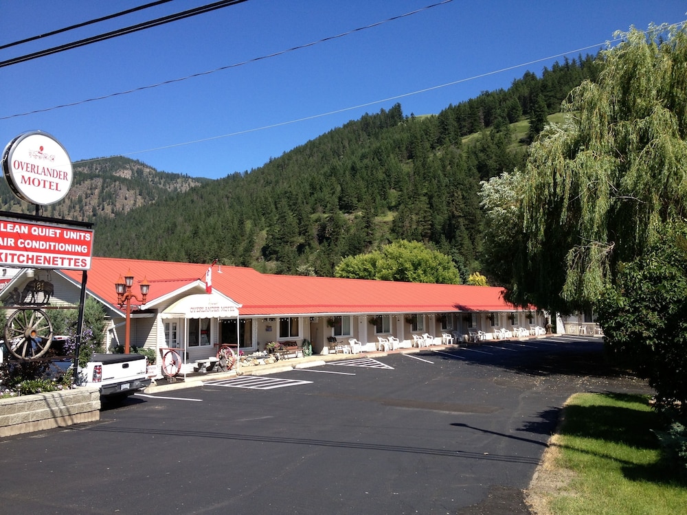 Overlander Motel - carbon neutral hotel in Chase