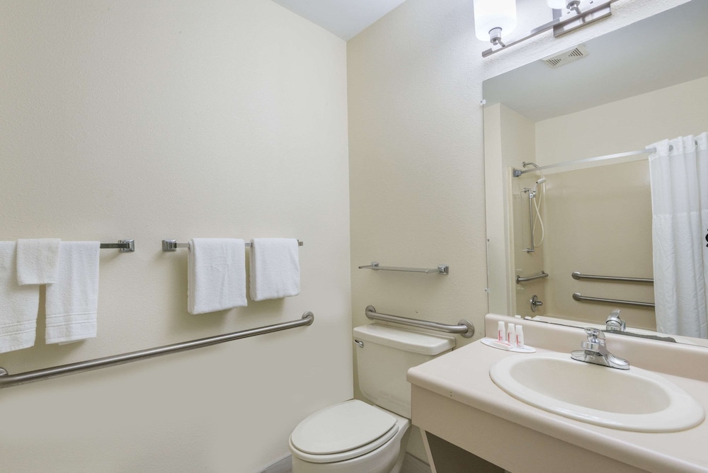 Days Inn by Wyndham Ashland - photo 26