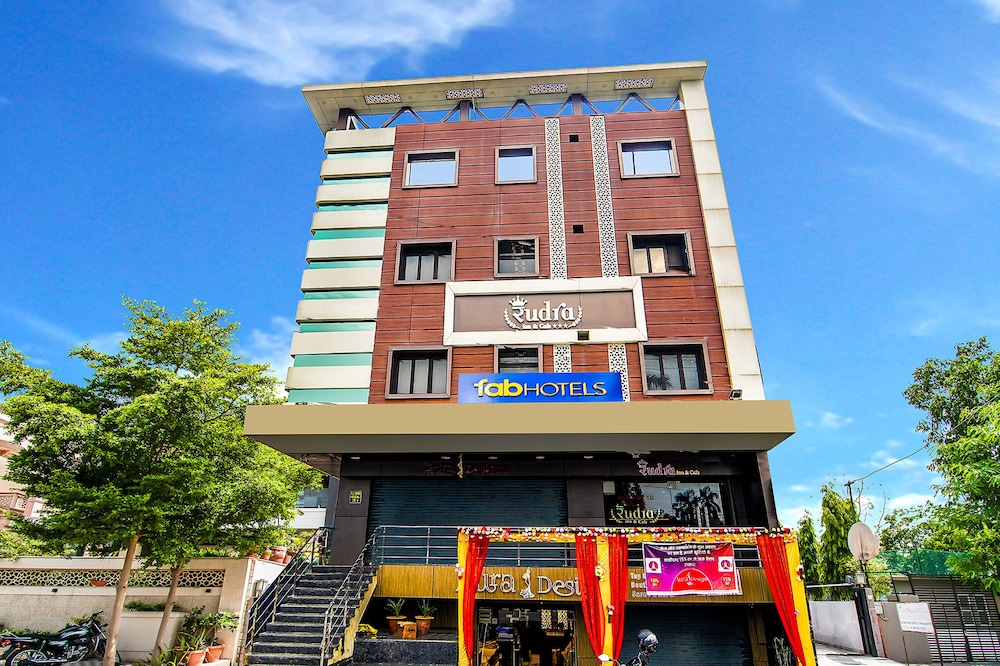 FabHotel Rudra Inn & Cafe I in Gorakhpur, India
