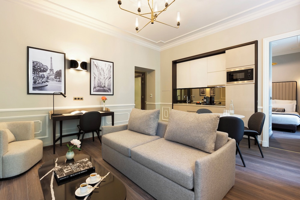 La Clef Tour Eiffel Paris