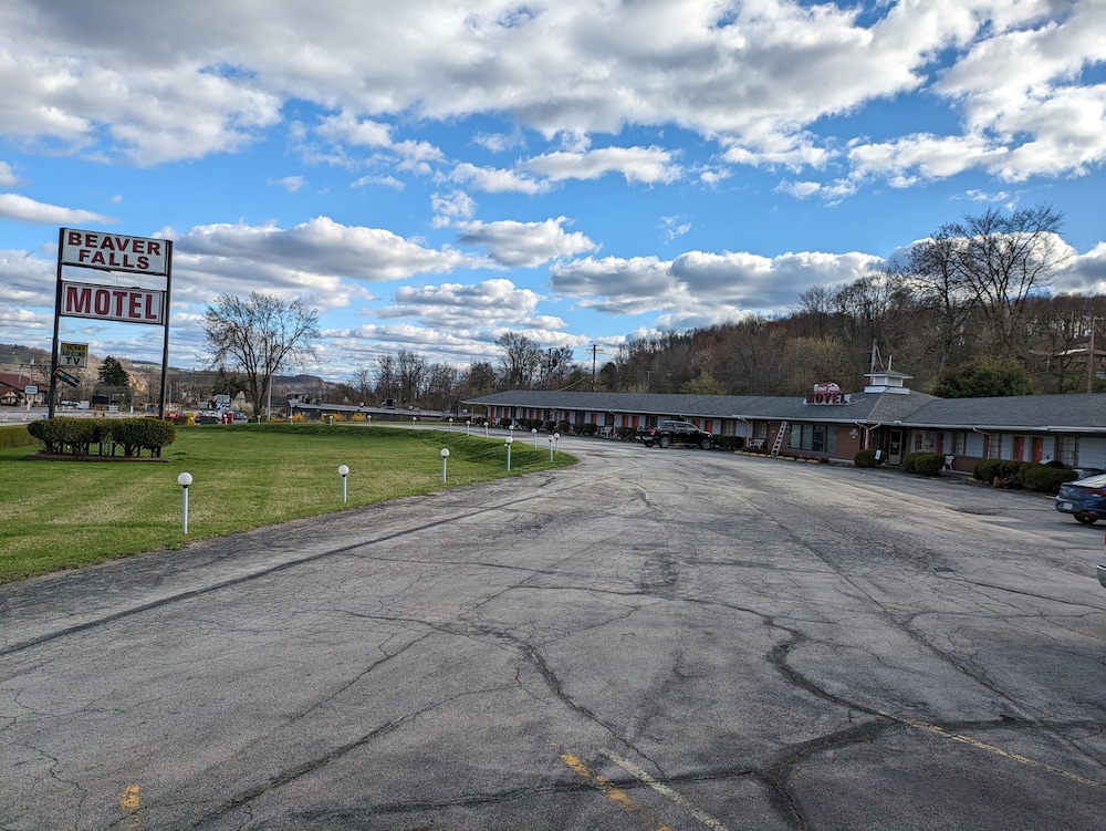 Beaver Falls Motel - photo 7
