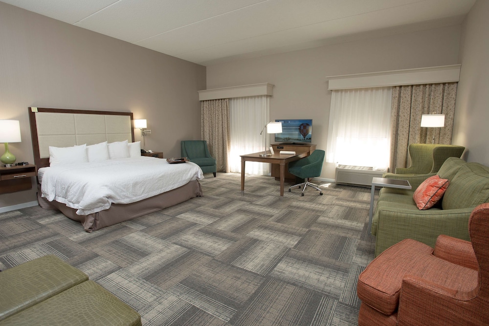 Hampton Inn & Suites Cincinnati Union Center - photo 21