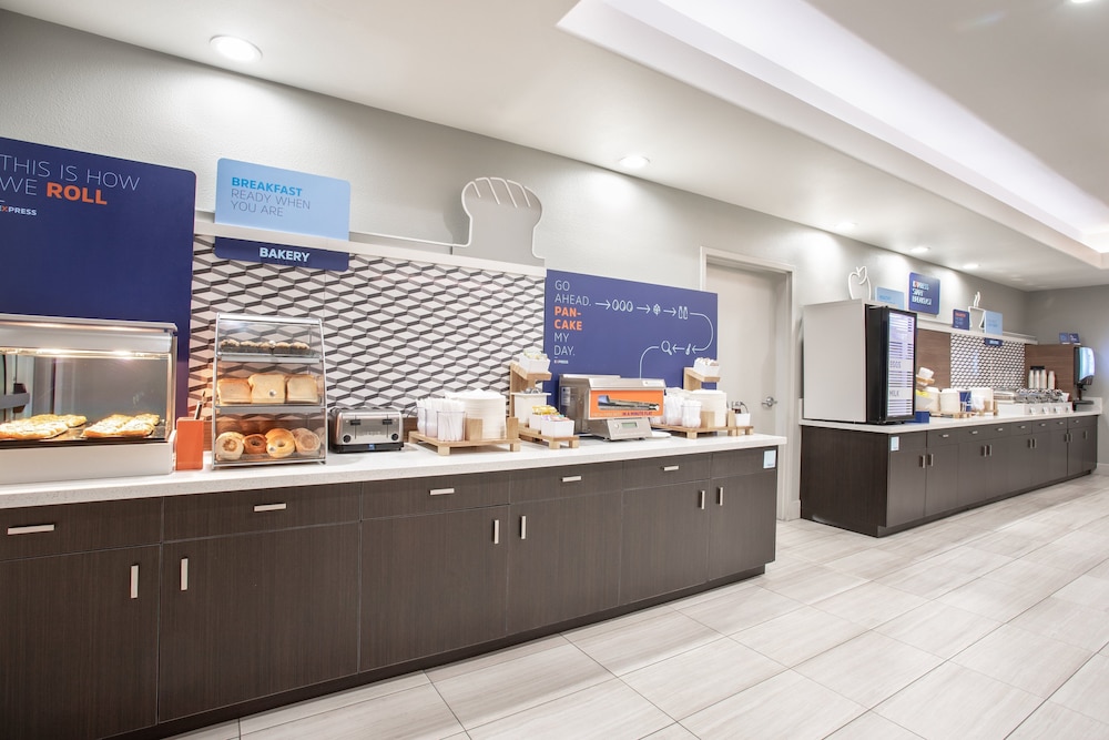 Holiday Inn Express & Suites Chowchilla Yosemite Park Area by IHG - photo 26