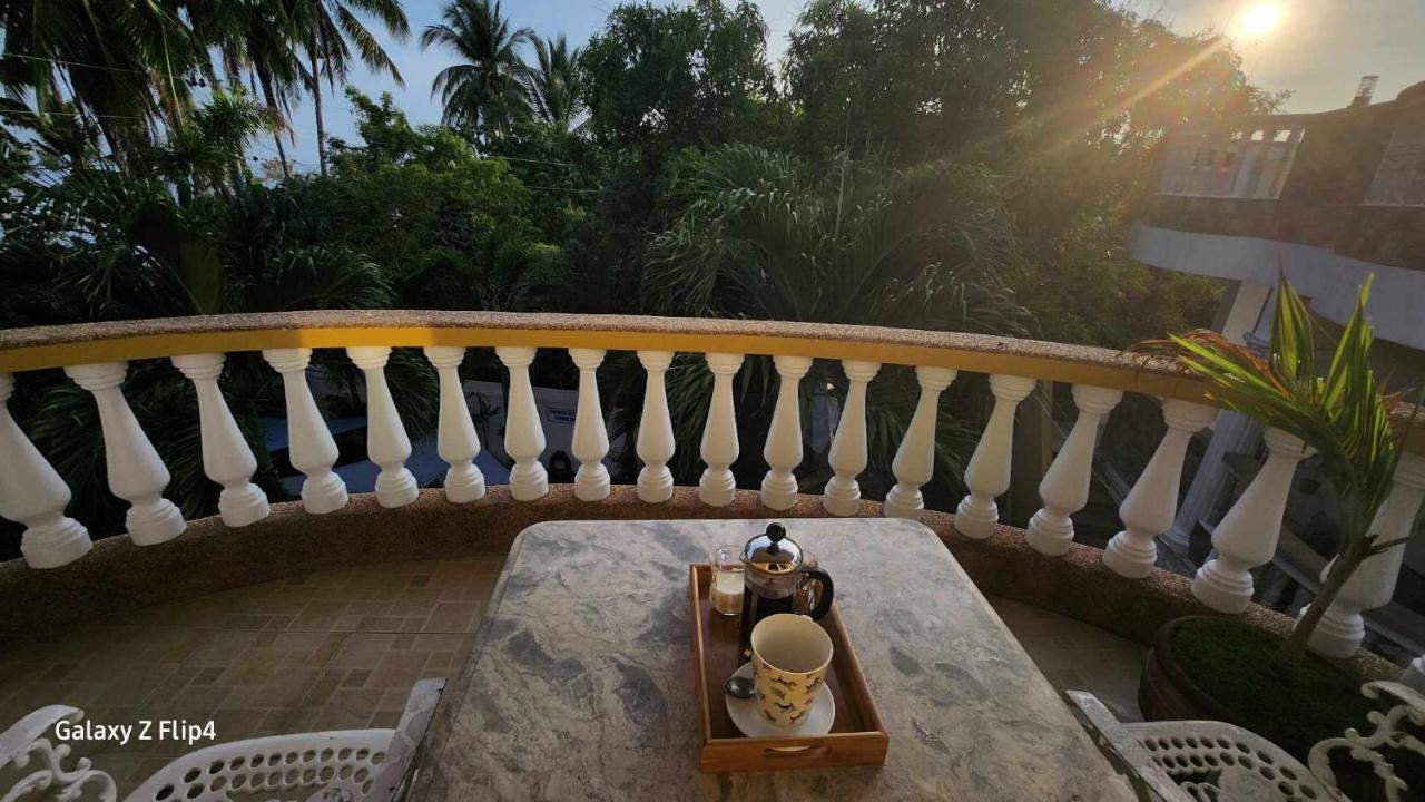 Studio Apartment with Pool And Ocean Views — 4-Star Luxury Hotel in Puerto Galera, Philippines