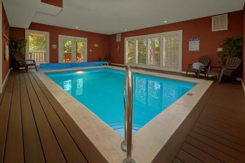 Family indoor pool cabin theater room — 4-Star Luxury Hotel in Newport, United States