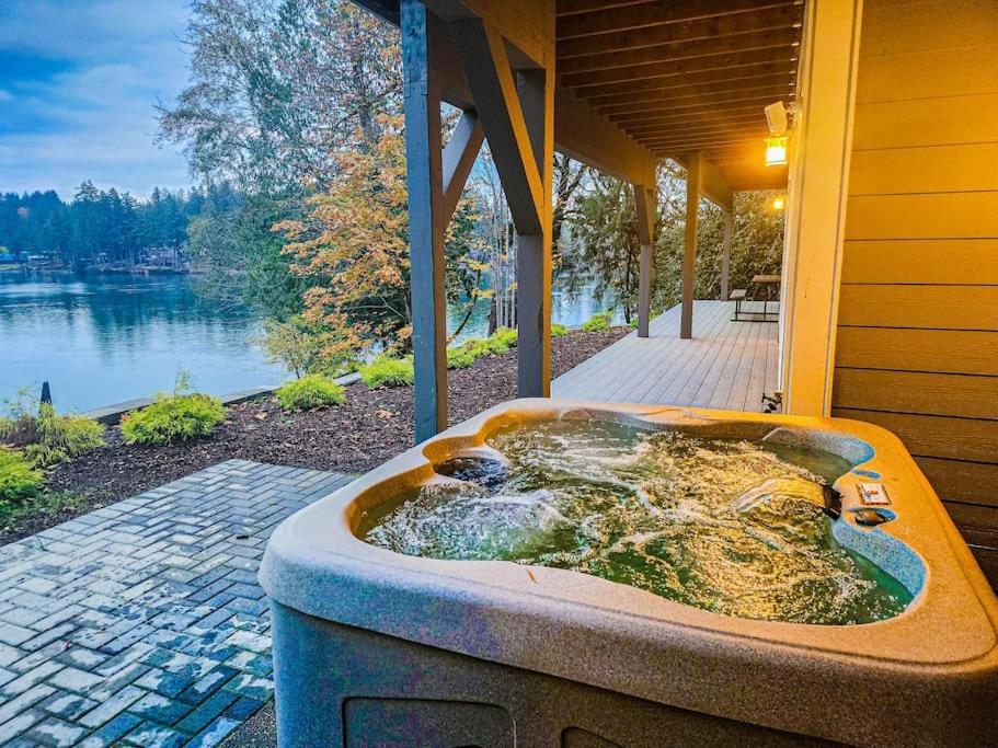 Shelton Waterfront Fire pit Hot tub Game Beach — Shelton — photo 2