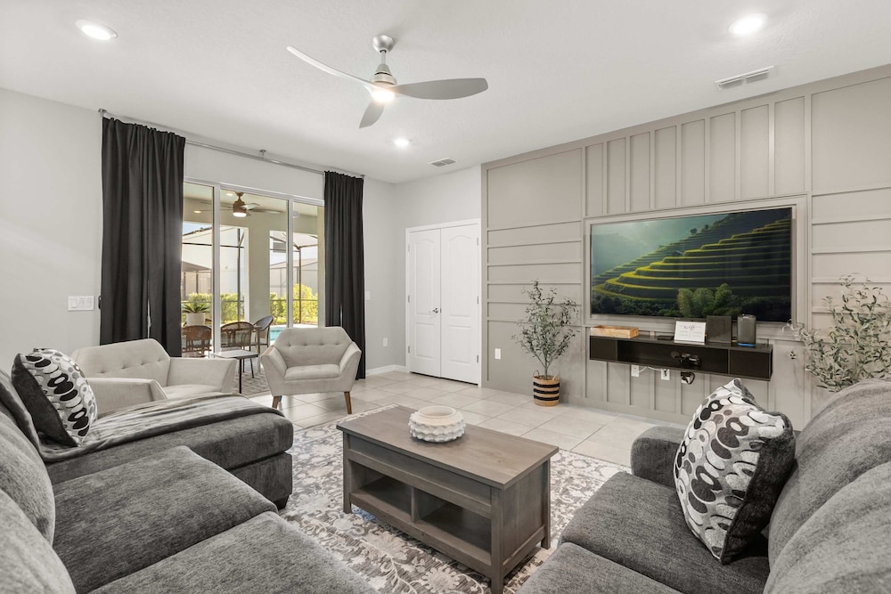 7695 Oakmoss Loop - featured photo