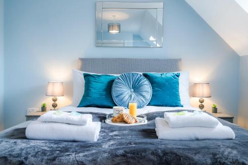 Progressive House 5 Bedrooms Inc Study with Sofabed Garden Smart TV in Every Bedroom FREE Parking — 4-Star Luxury Hotel in Peterborough, United Kingdom