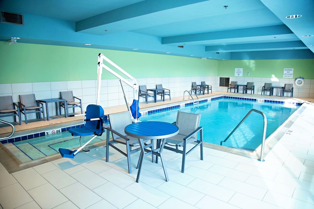 Holiday Inn Express & Suites Great Bend by IHG - photo 18