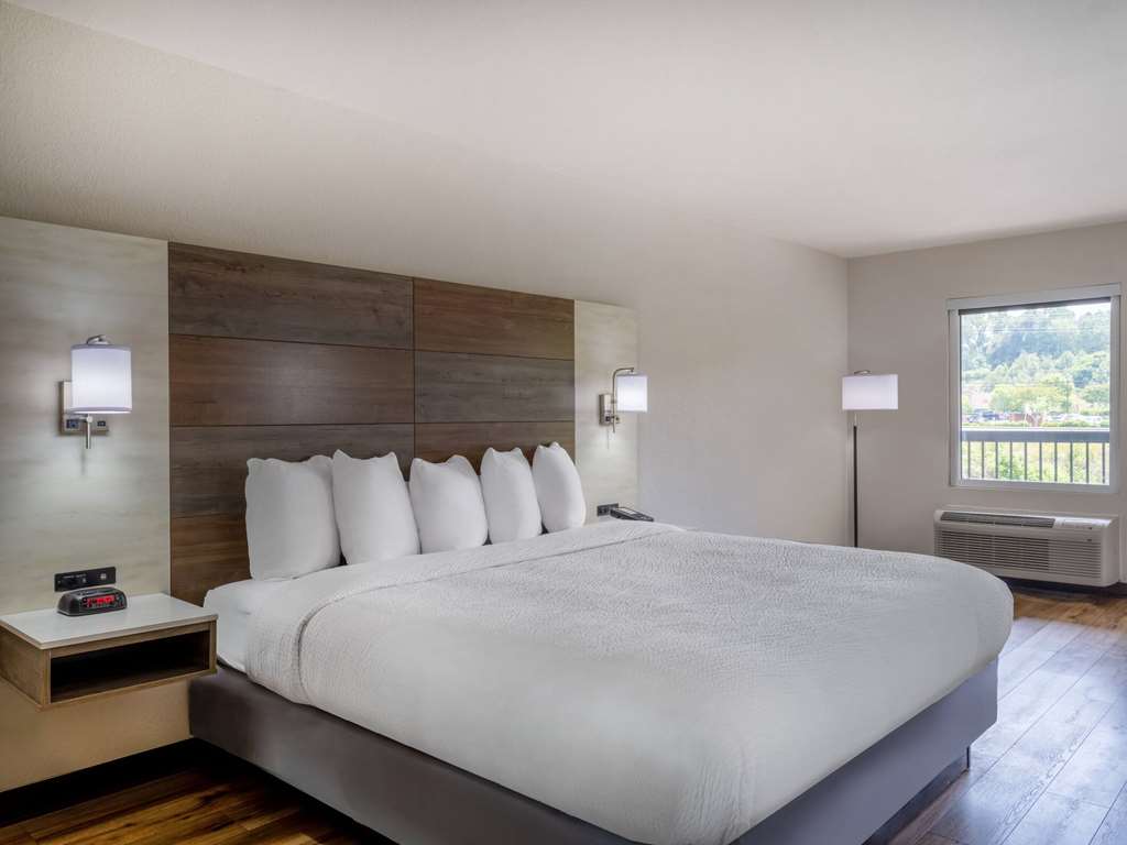 Days Inn by Wyndham Clemson - photo 8
