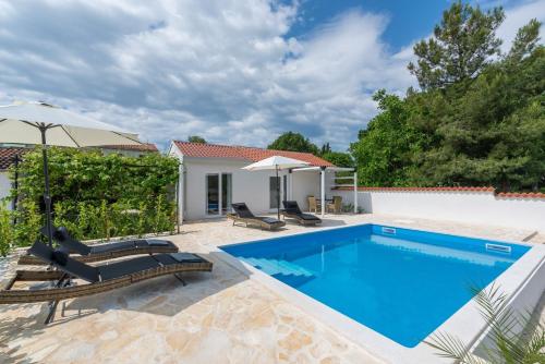 Casa Cosini with Private Pool — 4-Star Luxury Hotel in Porec, Croatia