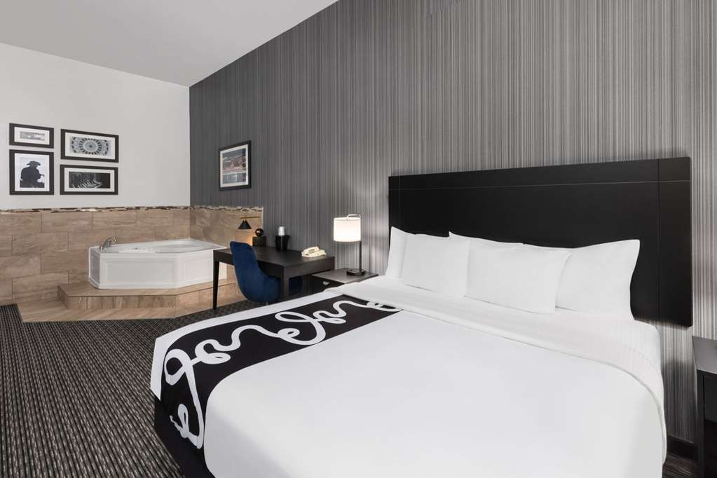 La Quinta Inn & Suites by Wyndham Austin Cedar Park - photo 29