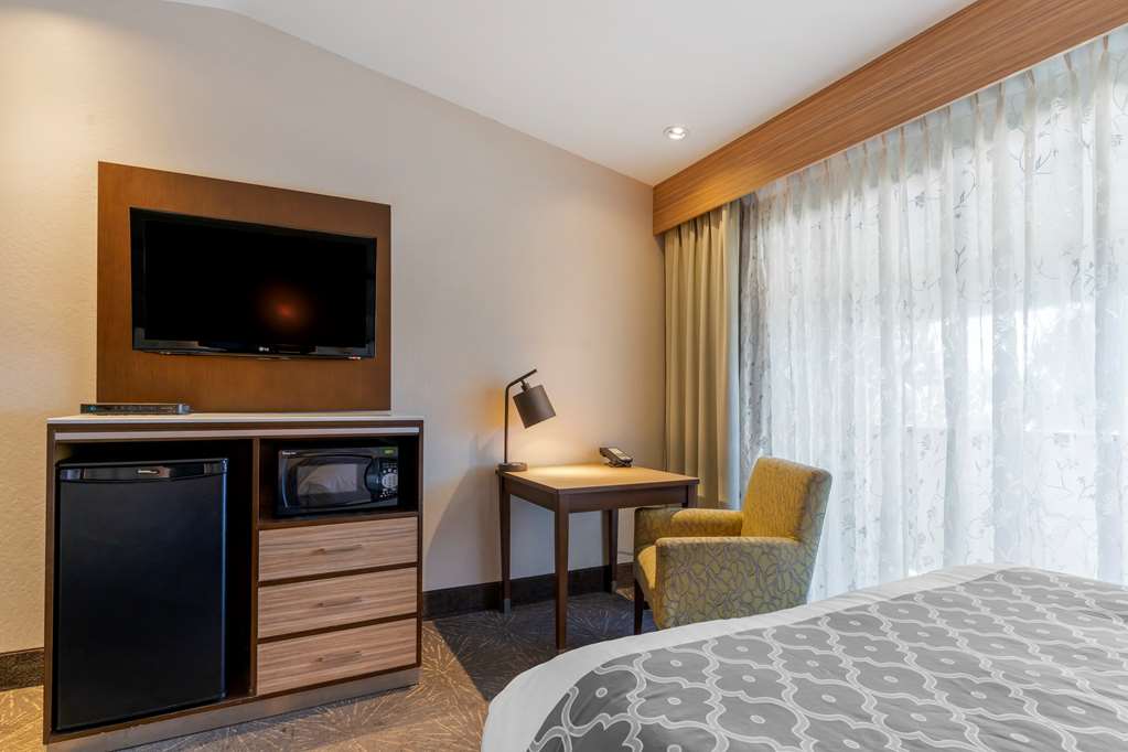 Best Western Plus Forest Park Inn - photo 35