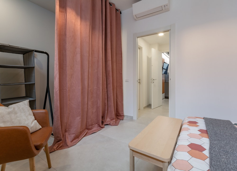 Champagne Loft — 4-Star Luxury Hotel in Milan, Italy