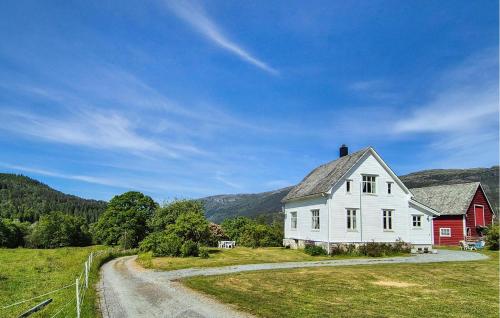 Nice Home In Eikelandsosen With Wifi — 4-Star Luxury Hotel in Eikelandsosen, Norway