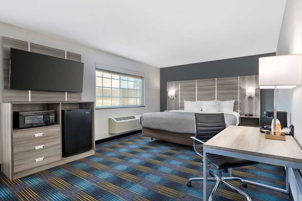 Quality Inn & Suites Fort Madison near Hwy 61 - photo 23