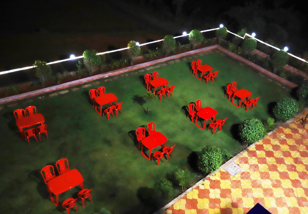 Hotel Valley Exotica — Wai