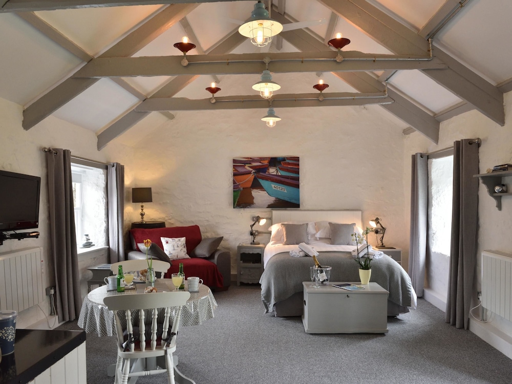 St Ives BnB at Chypons Farm — 4-Star Luxury Hotel in Penzance, United Kingdom