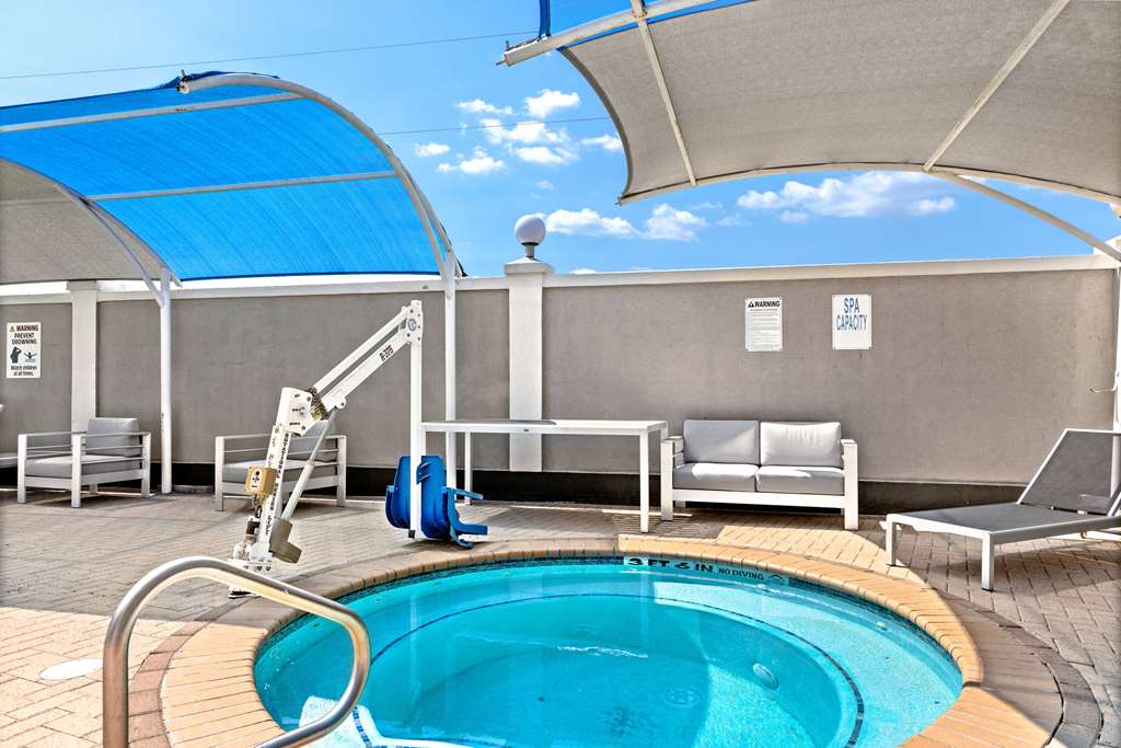 La Quinta Inn & Suites by Wyndham Raymondville - photo 23