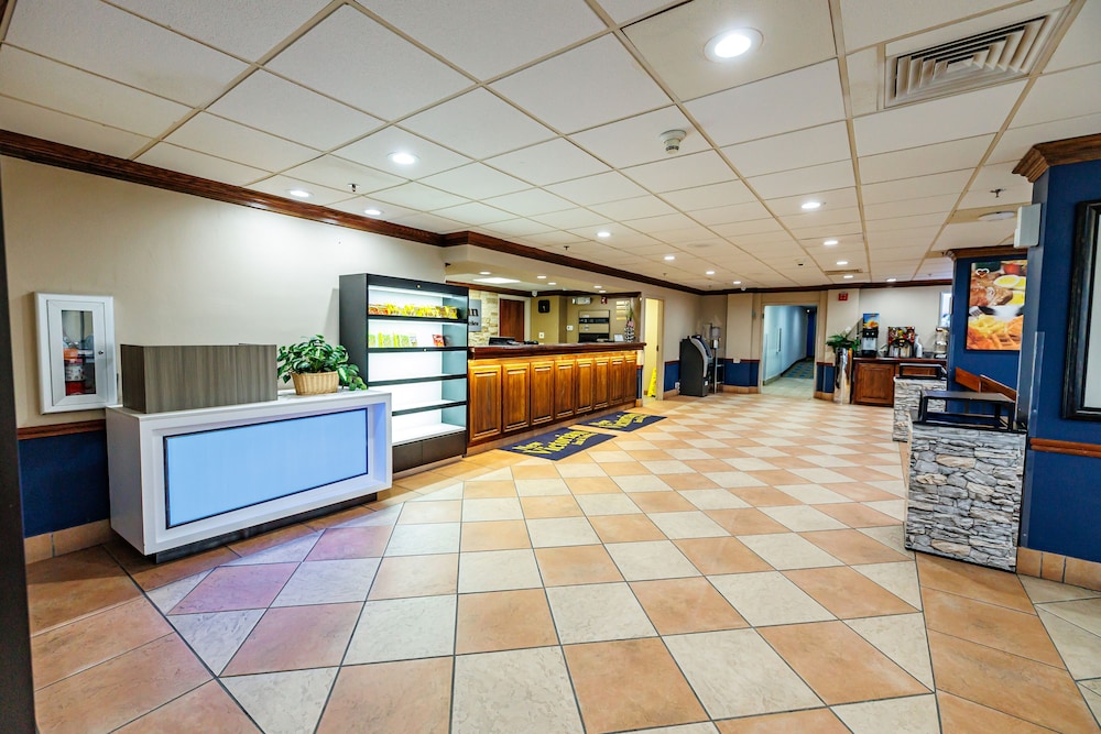 New Victorian Inn & Suites - photo 3