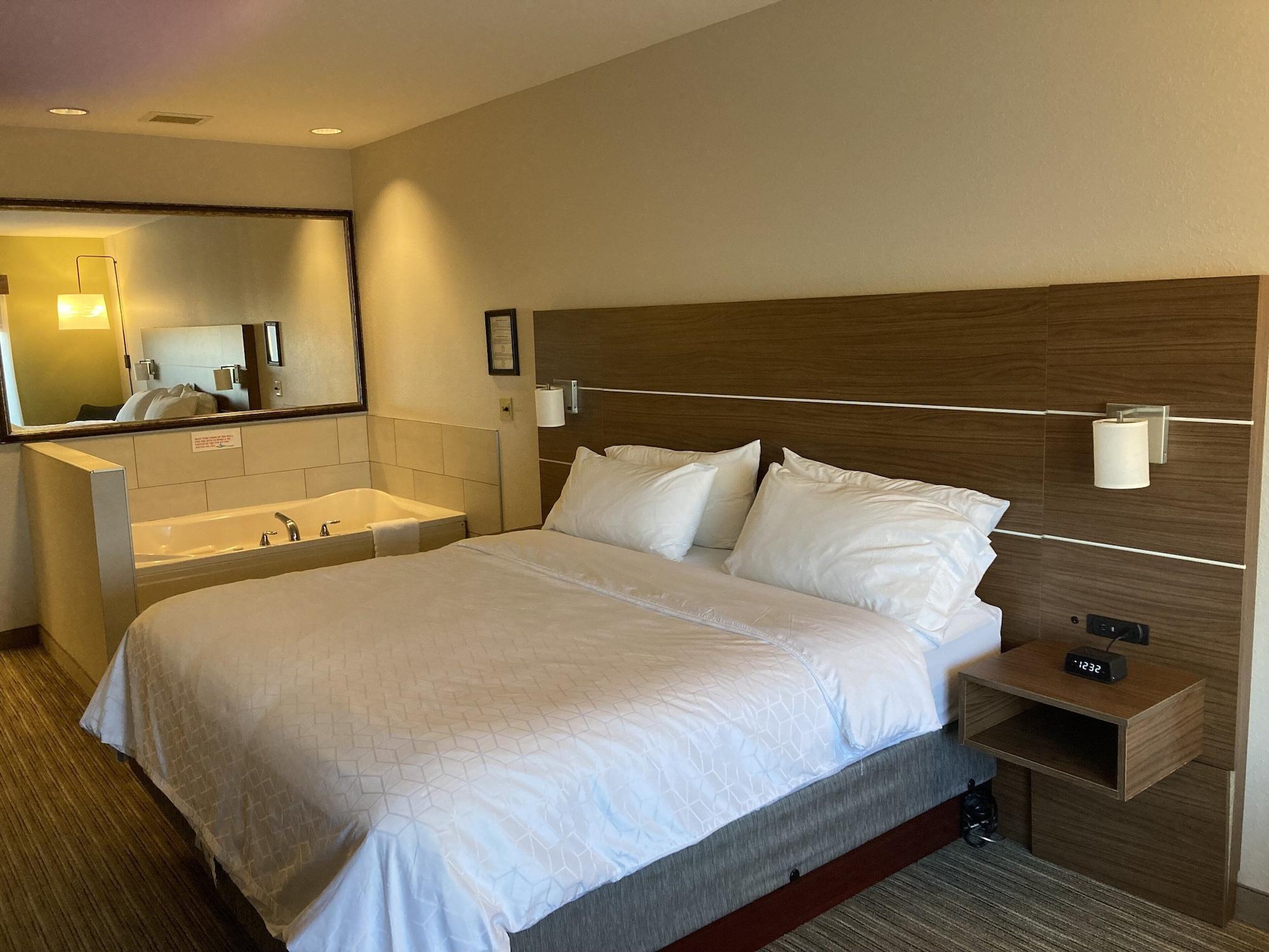 Holiday Inn Express & Suites Portland by IHG - photo 11
