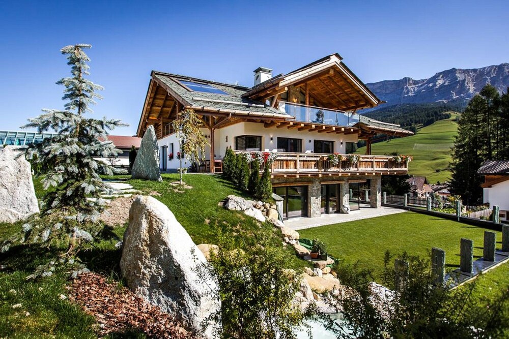 Chalet Stefan Apartments — 4-Star Luxury Hotel in La Villa, Italy