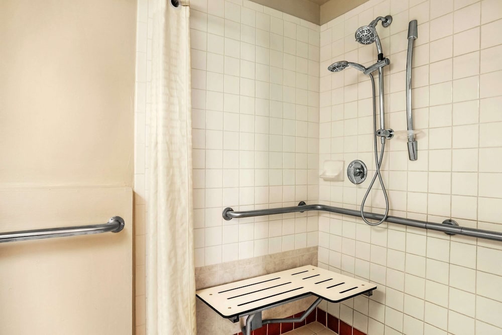 Belmont Inn & Suites - photo 10