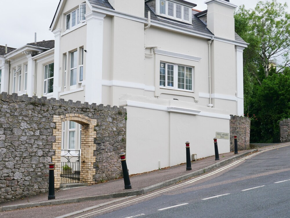 Kinbrae Apartment — 4-Star Luxury Hotel in Torquay, United Kingdom