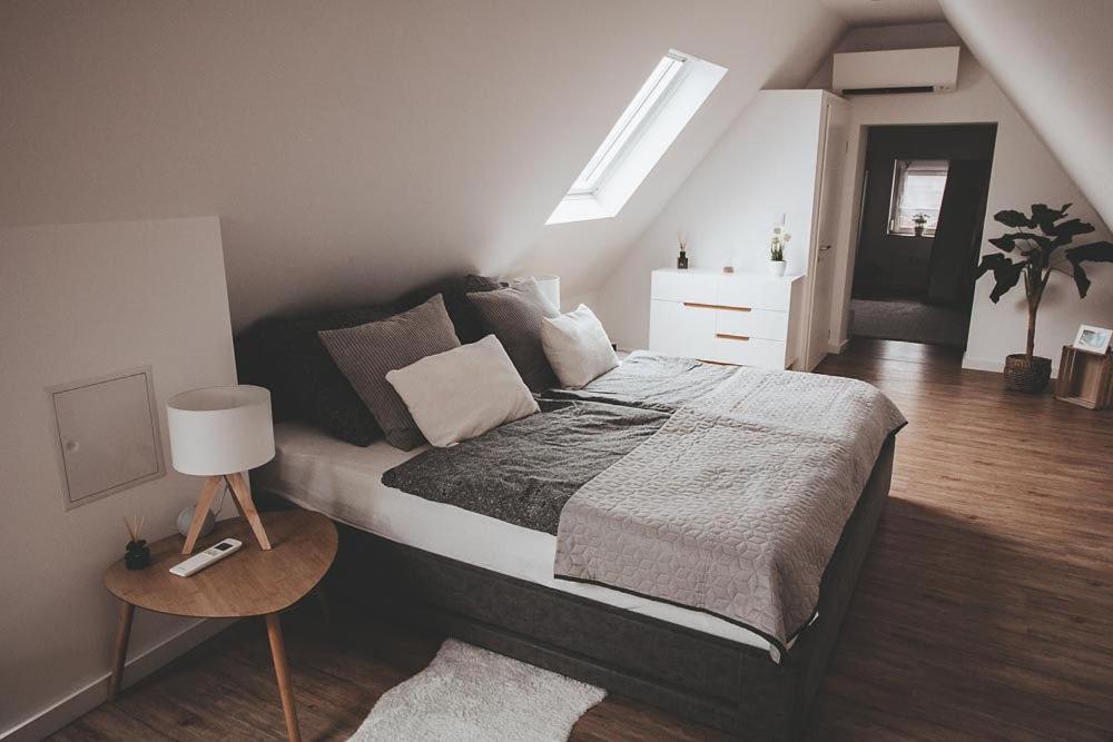 Traumhaftes Apartment Lauf — 4-Star Luxury Hotel in Lauf An Der Pegnitz, Germany