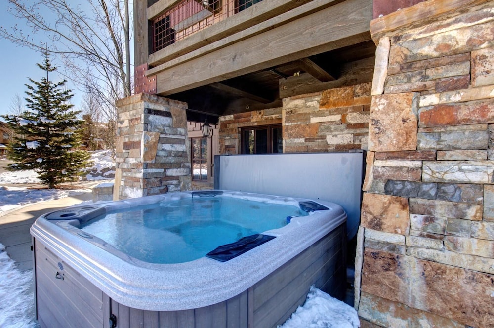 Best Location Steps to Main St Free City Bus to Deer Valley PC Resort Expansive 4 Bedroom Penthouse with Hot Tub BBQ PRH 685 by KBM Resorts - photo 19