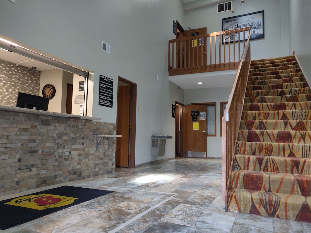 Super 8 by Wyndham DeKalb IL - photo 3