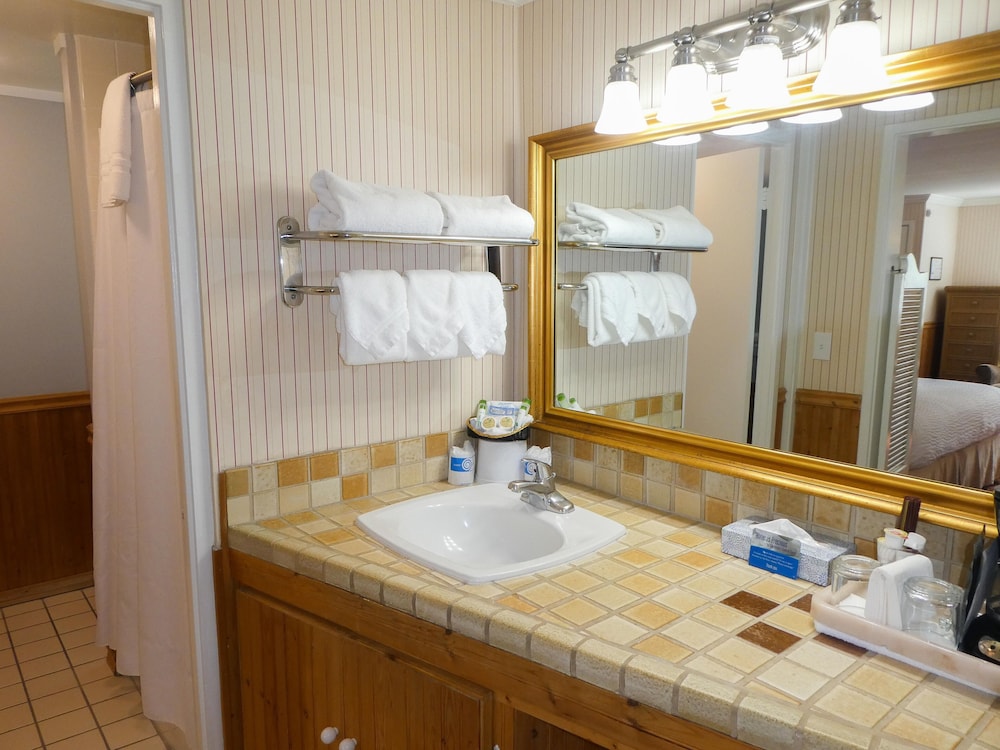 Carmel Fireplace Inn - photo 39