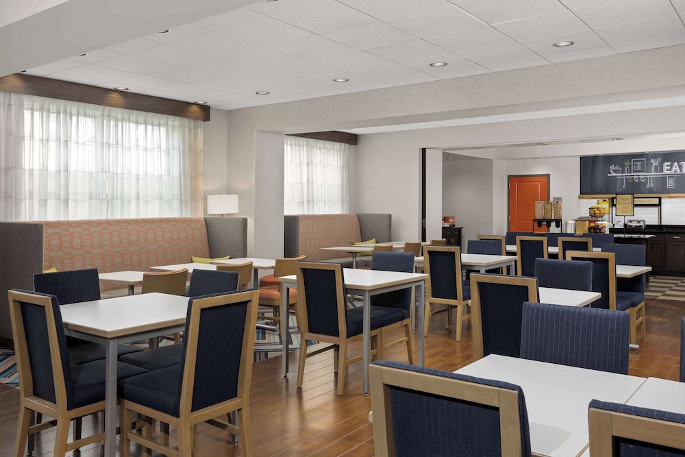 Hampton Inn Augusta - photo 23
