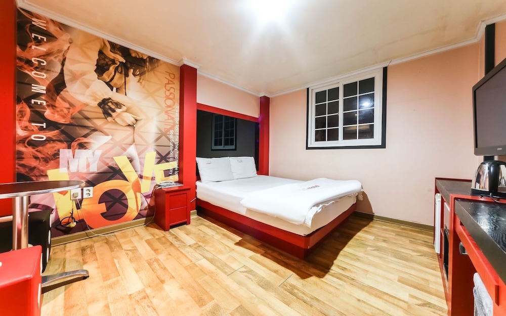 Daegu Dongseong ro Show & Cook - carbon neutral hotel in Daegu