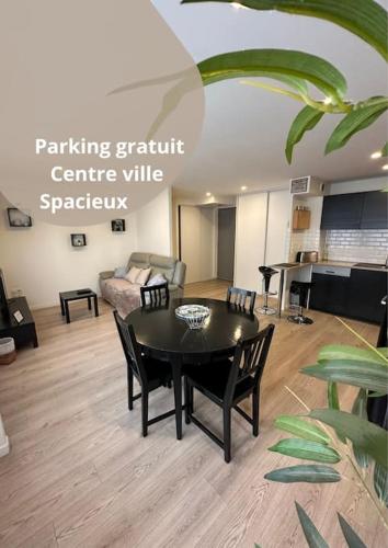 Le Douillet Parking Gratuit Centre Ville in Pau, France