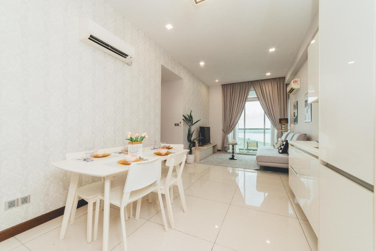Paragon Residence the Modish 3br7pax Balcony by Our Stay — 4-Star Luxury Hotel in Johor Bahru, Malaysia